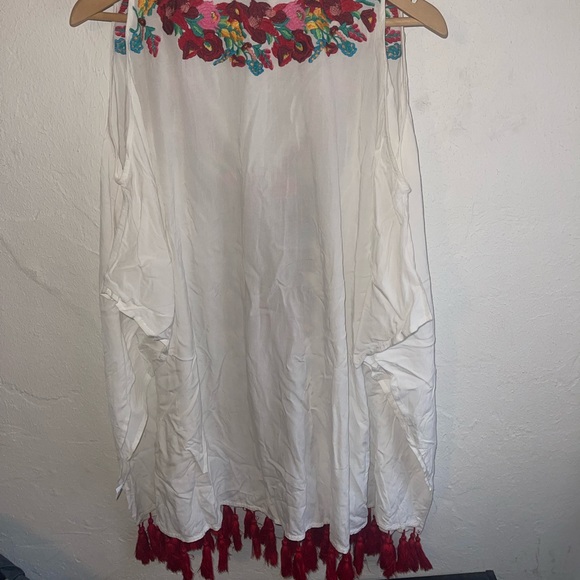 Show me your Mumu Jaden Dress in multicolored embroidery - Picture 4 of 5